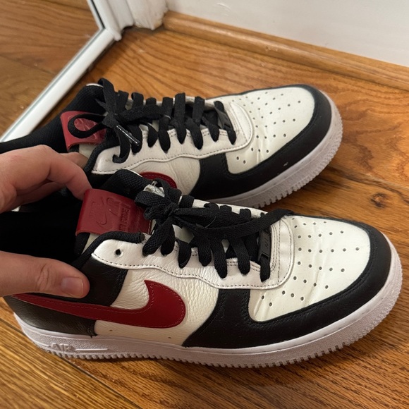 Nike womanWhite and Red Sneakers - Picture 3 of 4